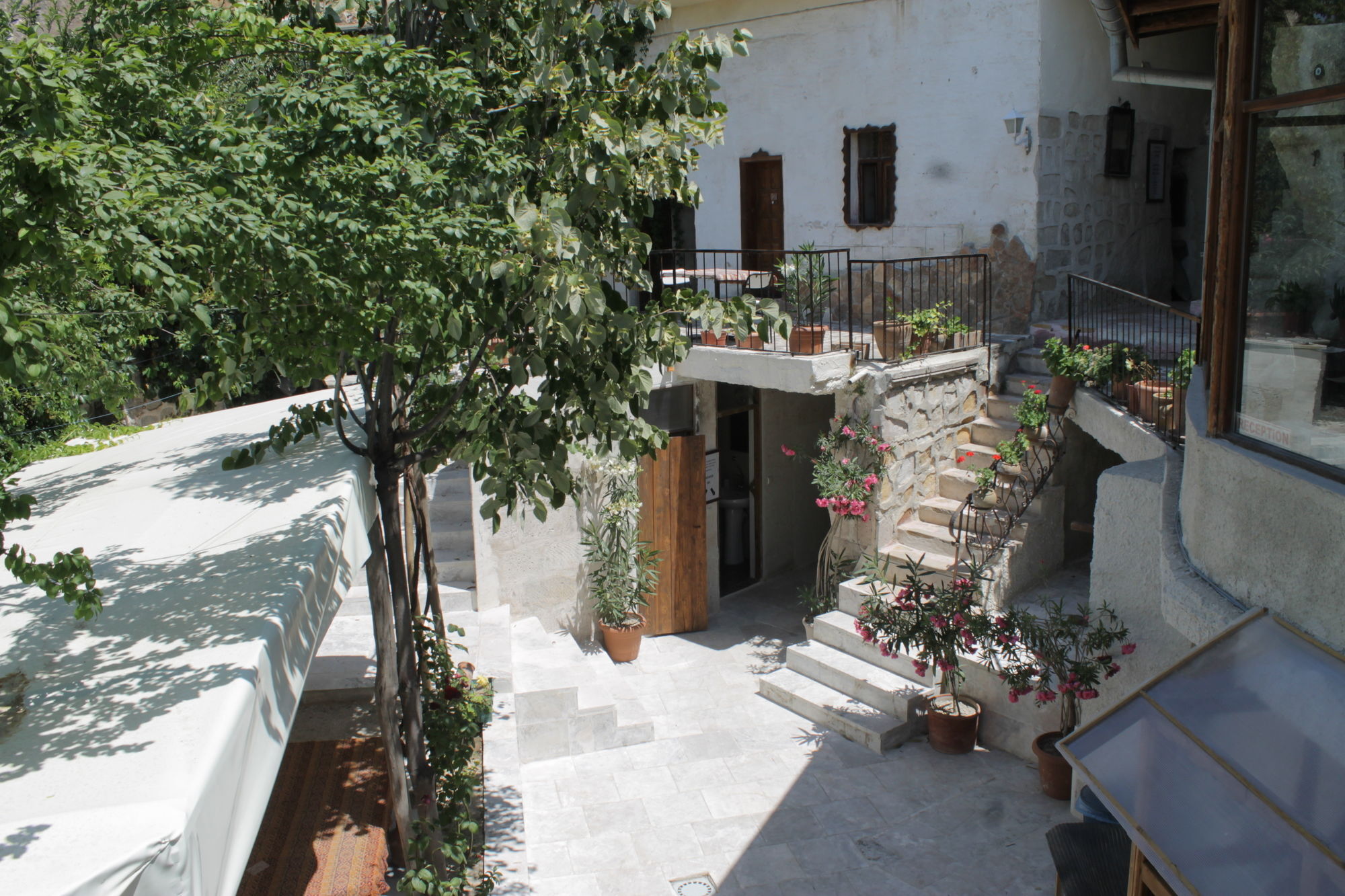 Yasin'S Place Backpackers Cave Hostel 格雷梅 外观 照片