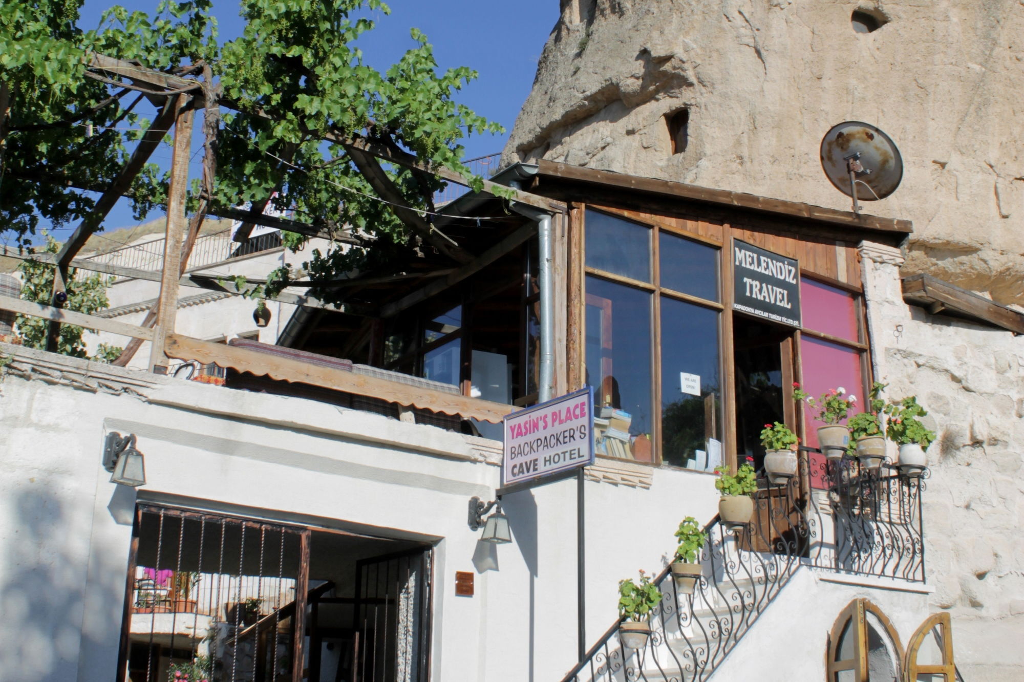 Yasin'S Place Backpackers Cave Hostel 格雷梅 外观 照片
