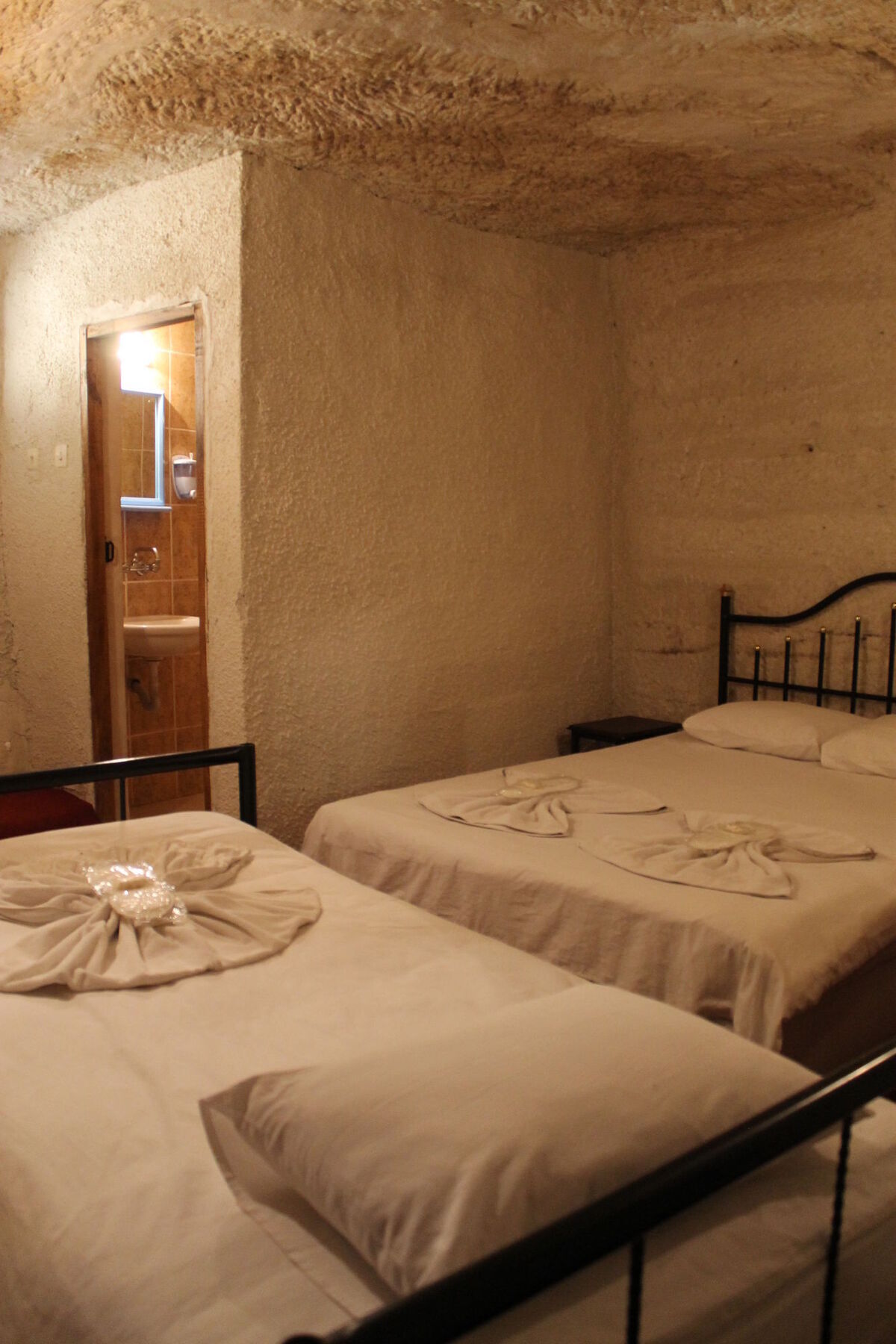 Yasin'S Place Backpackers Cave Hostel 格雷梅 外观 照片