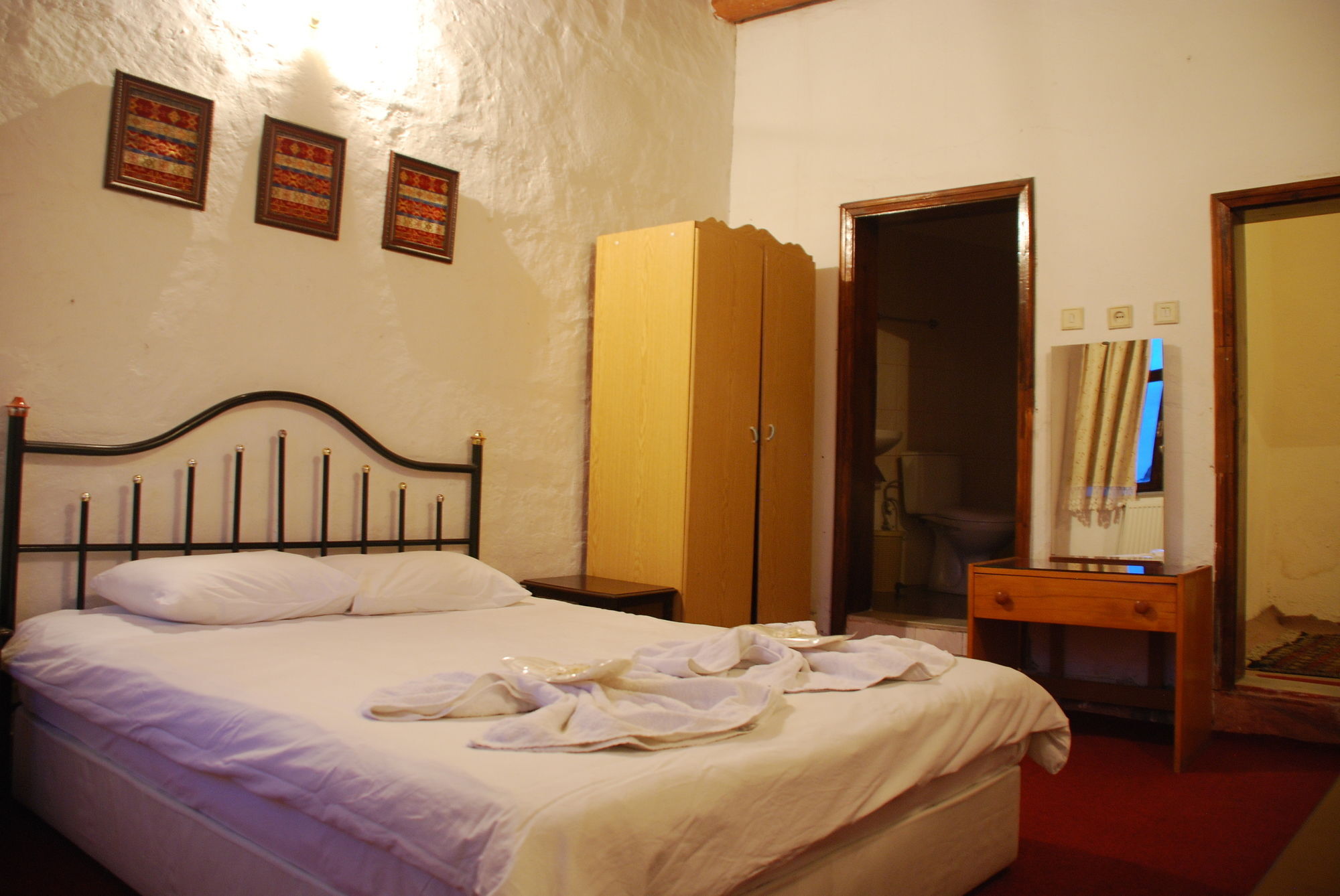Yasin'S Place Backpackers Cave Hostel 格雷梅 外观 照片