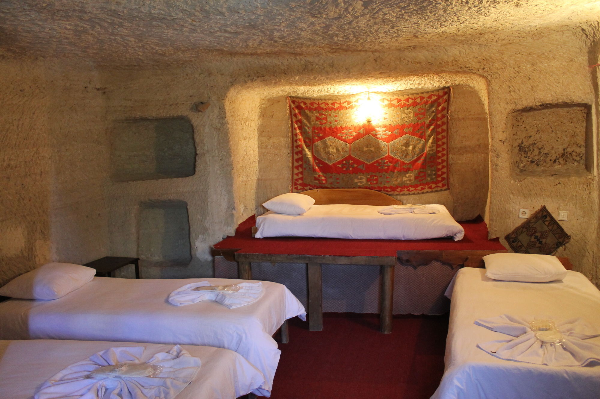 Yasin'S Place Backpackers Cave Hostel 格雷梅 外观 照片