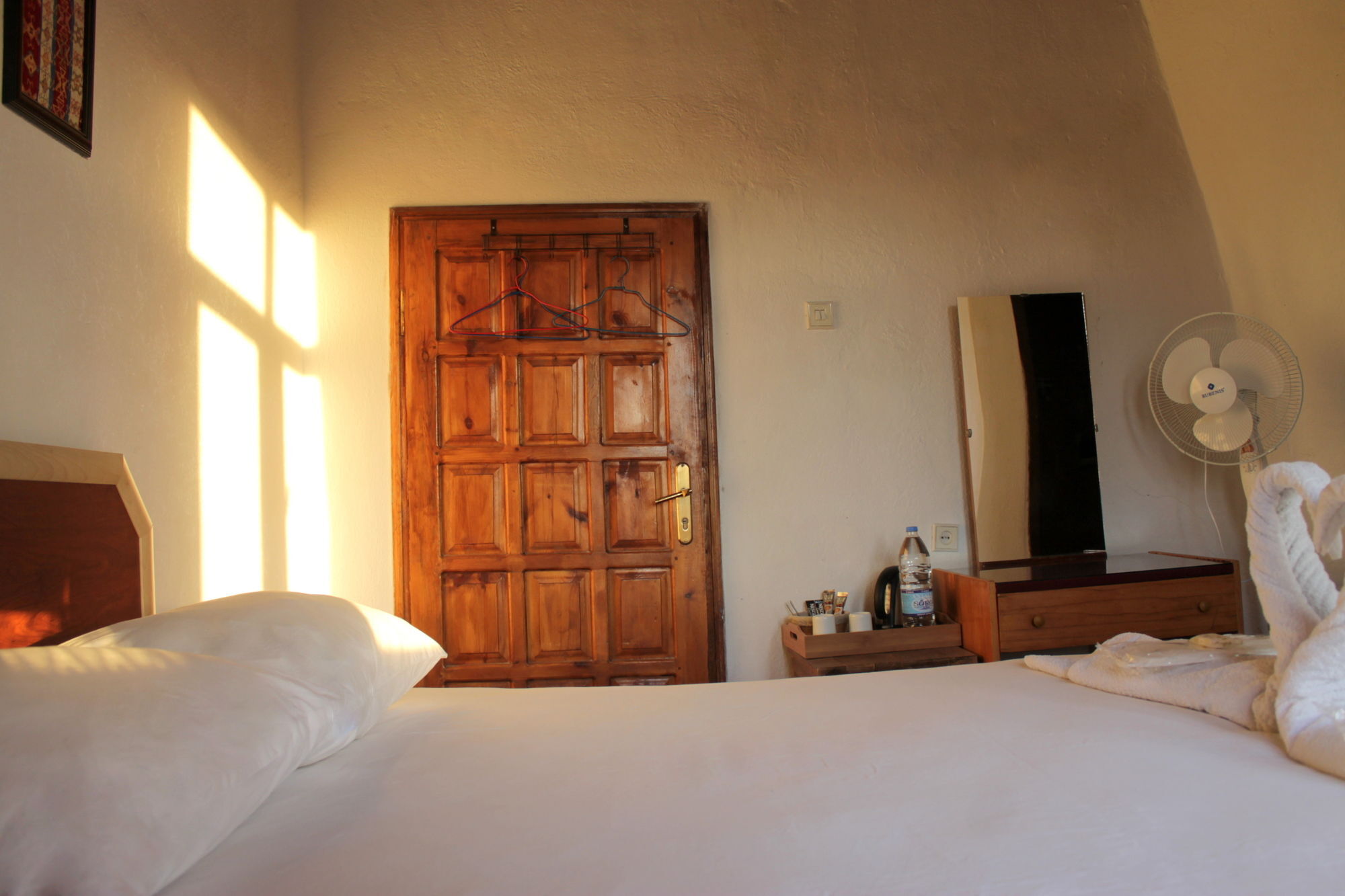 Yasin'S Place Backpackers Cave Hostel 格雷梅 外观 照片