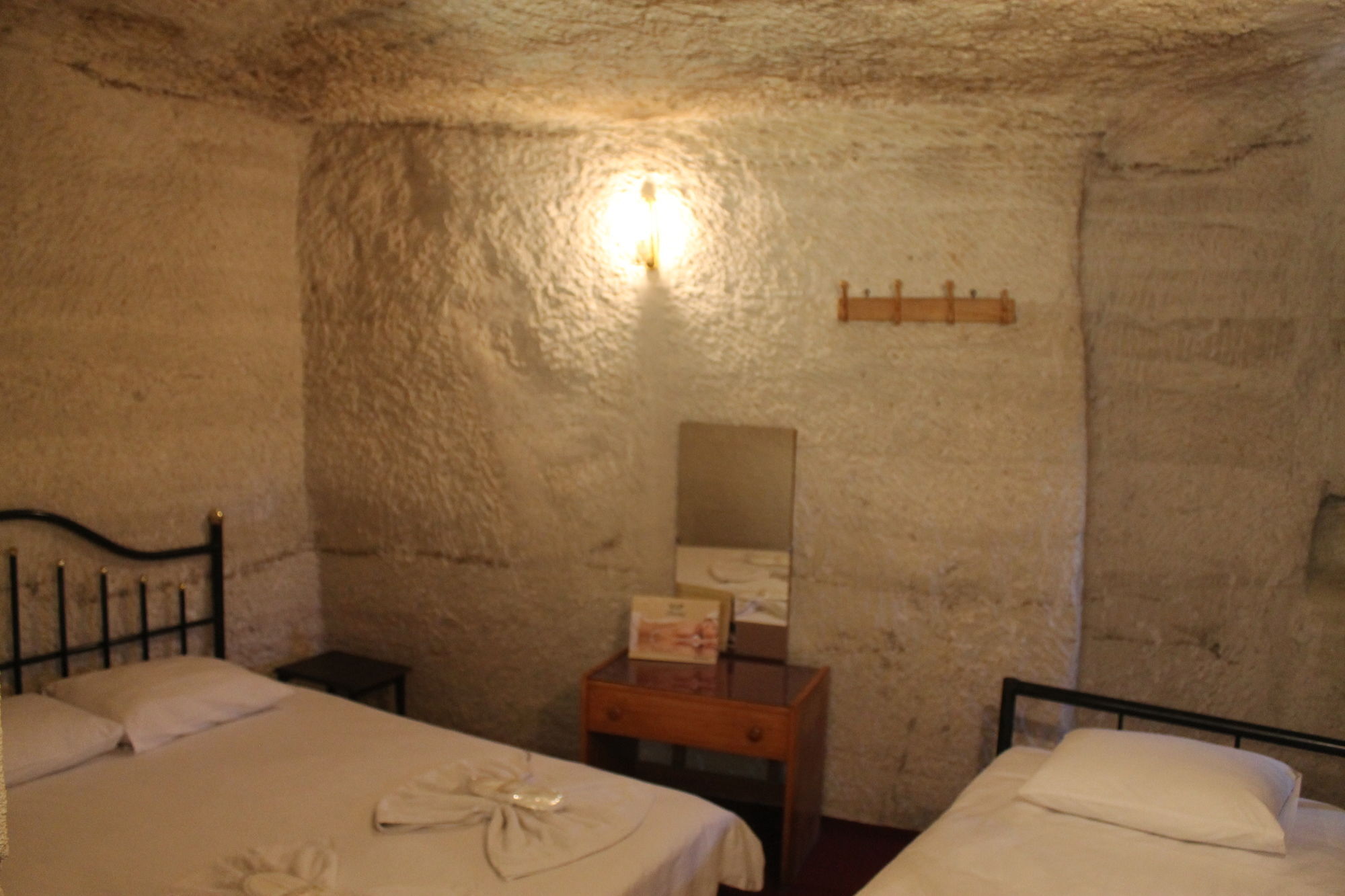 Yasin'S Place Backpackers Cave Hostel 格雷梅 外观 照片